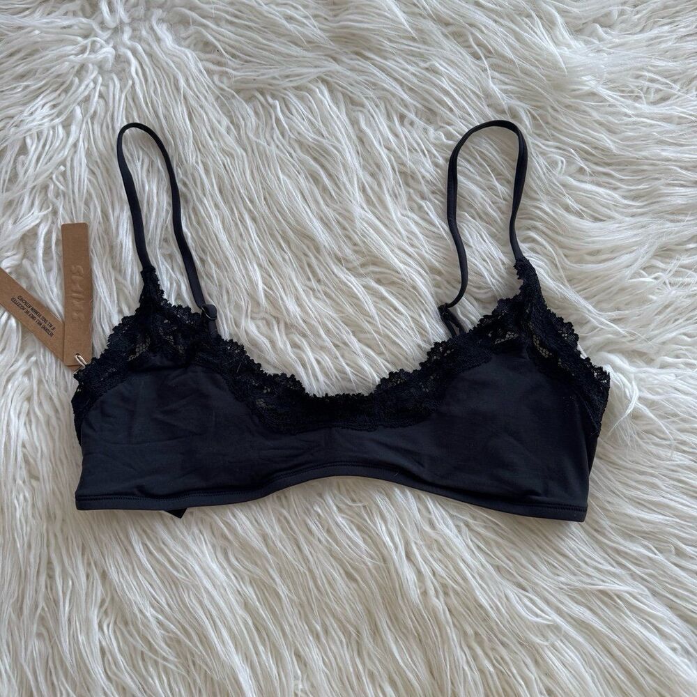 NWT SKIMS Black Lace Trim Bralette - Size Medium, Black